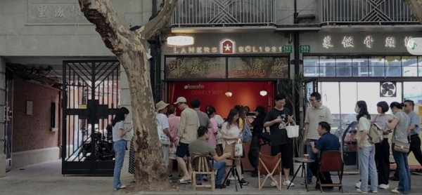 在上海“梧桐区”，这家咖啡店有点绝顶